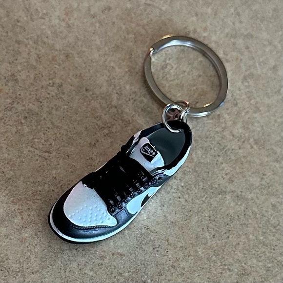 Keychain ✨ - Picture 2 of 3